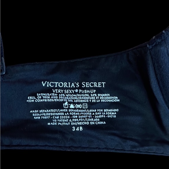 Victoria’s Secret Very Sexy Holiday Bra, Thong, & Skirt Set - Picture 12 of 15